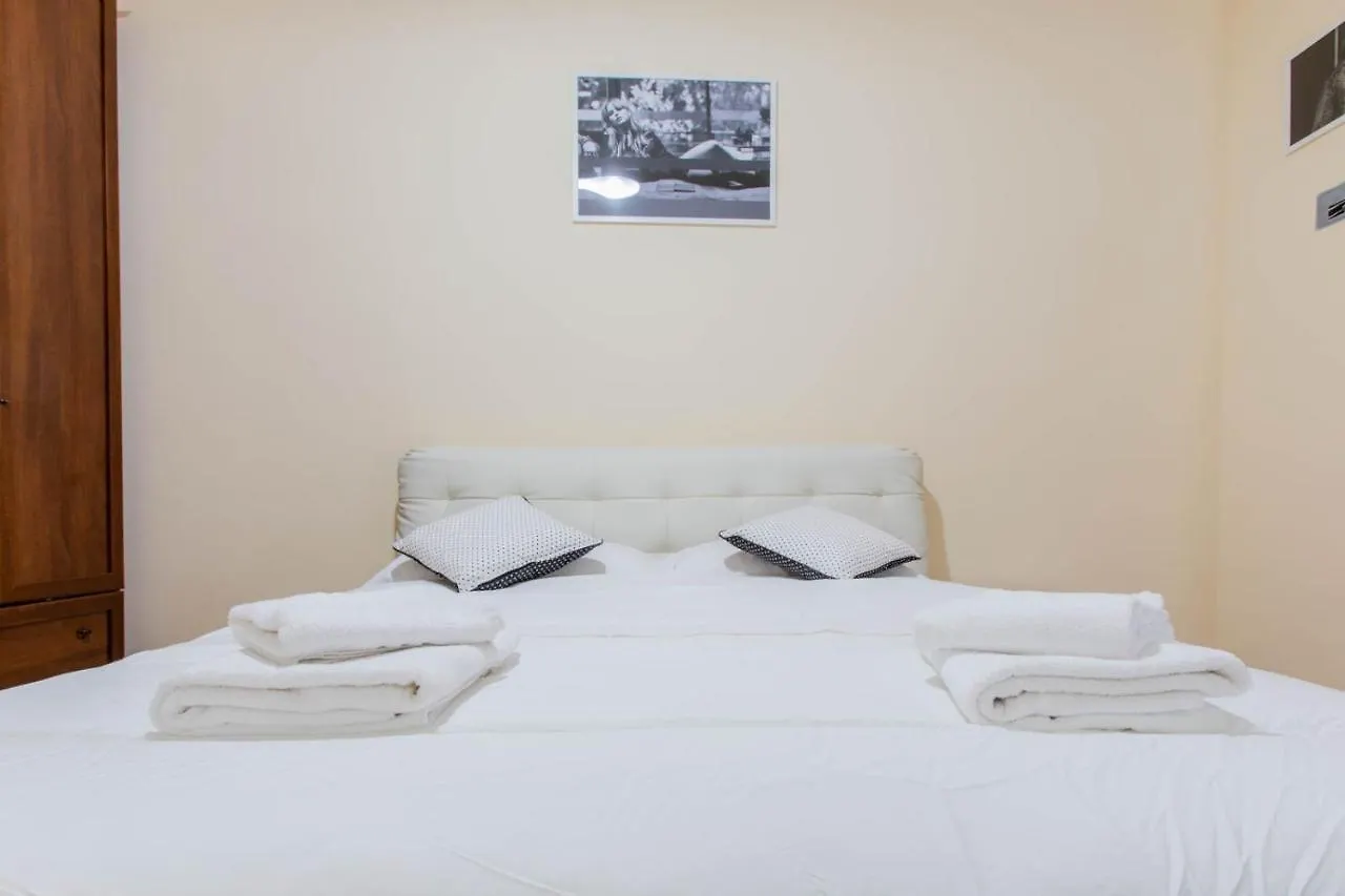 Flower Guesthouse 로마 3*,