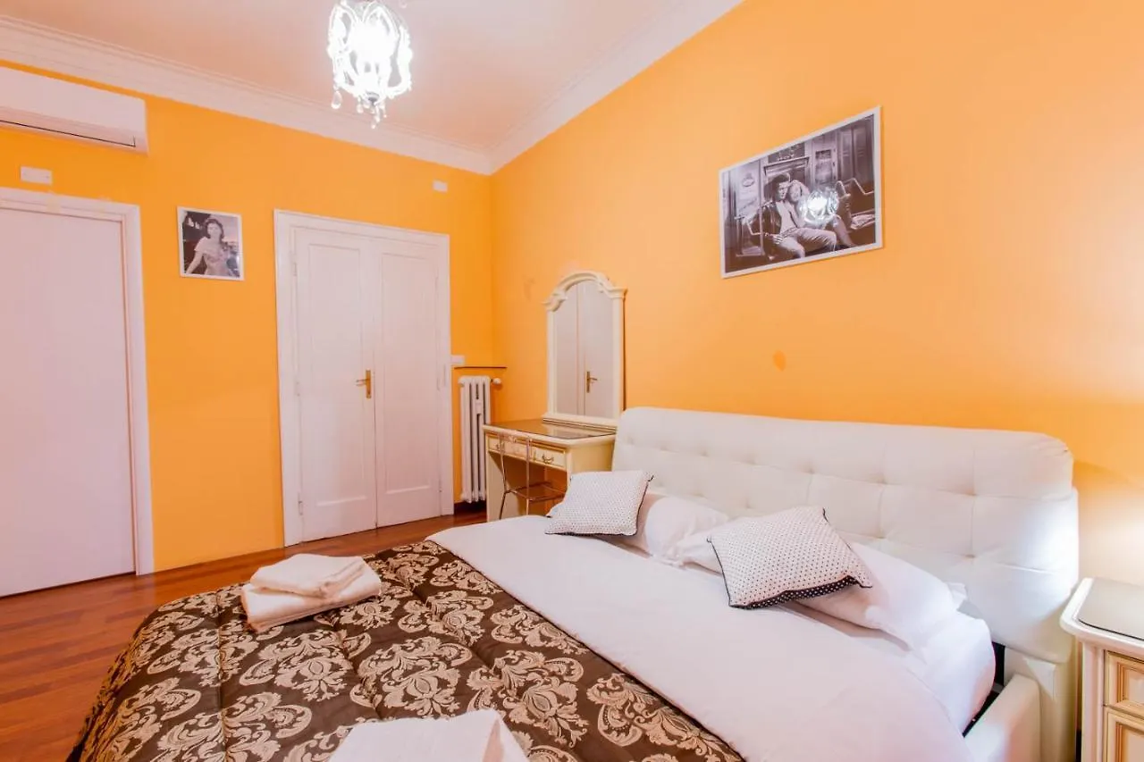 Flower Guesthouse Rom 3*,