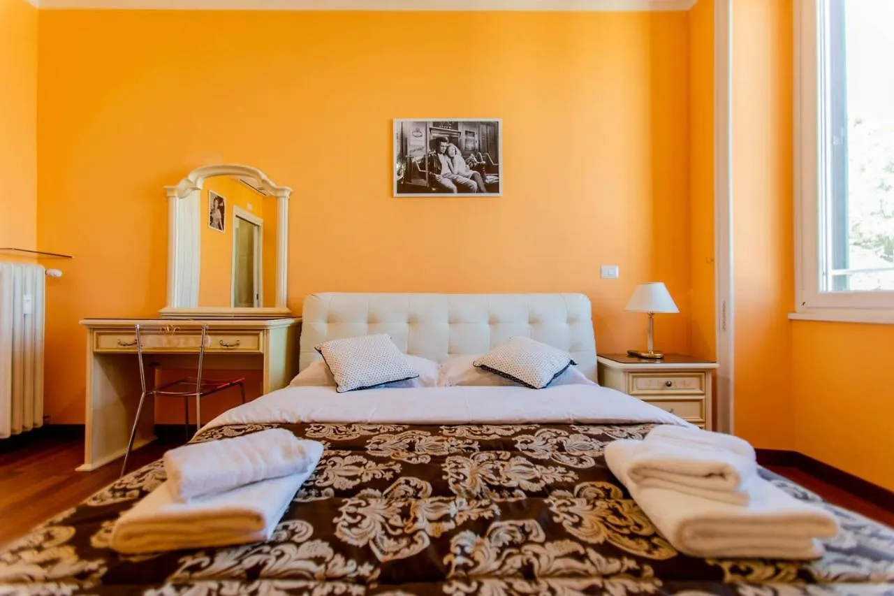 Flower Guesthouse Rom 3*,  Italien