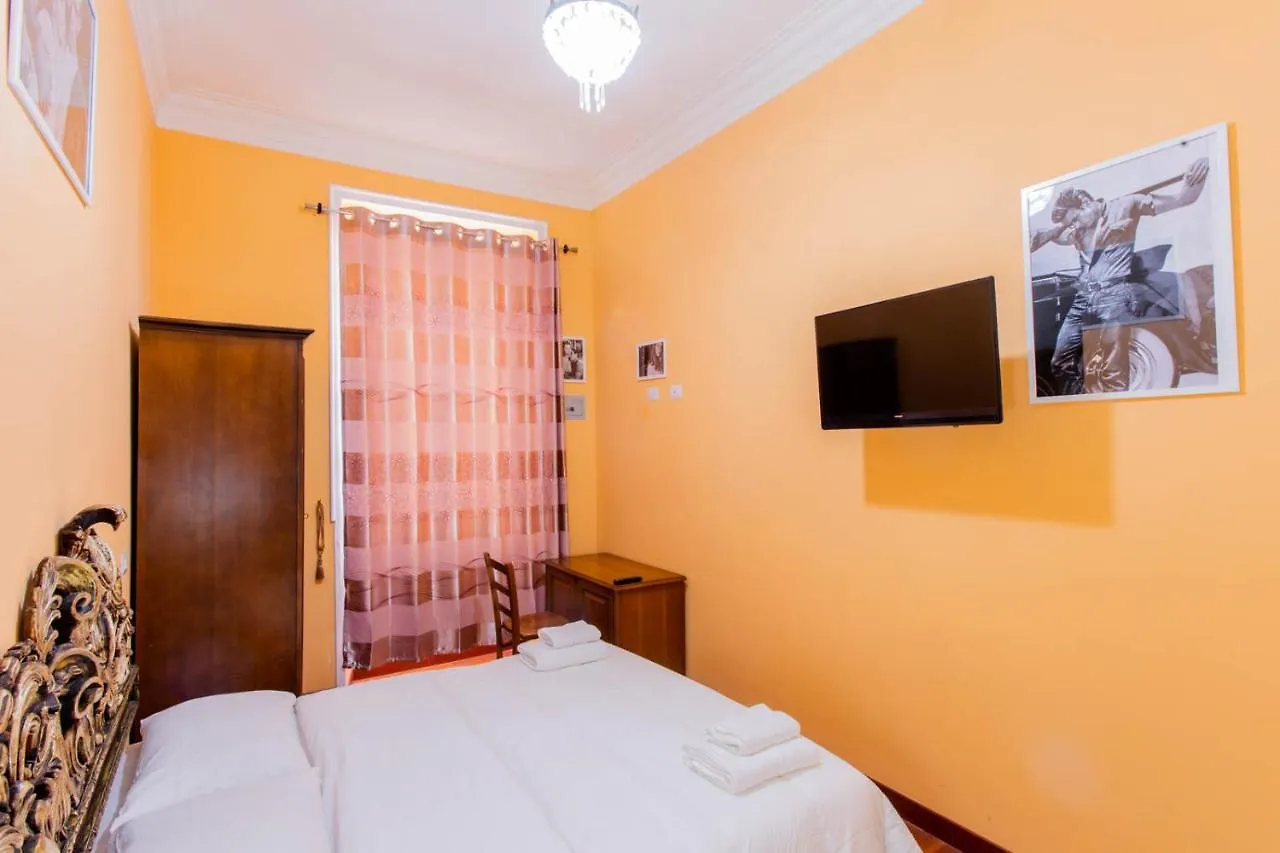 Flower Guesthouse Rom 3*,  Italien